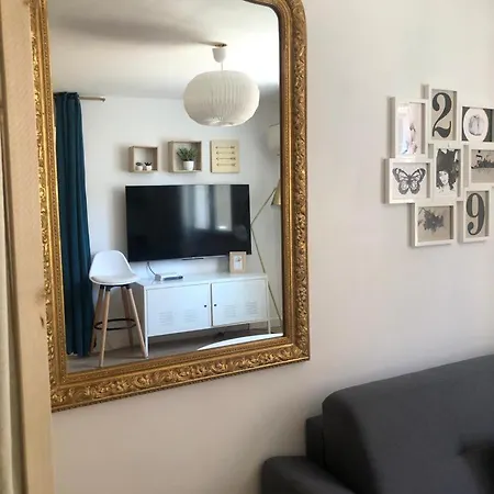 Διαμέρισμα Confortable Avec Terrasse Proche Castillet *